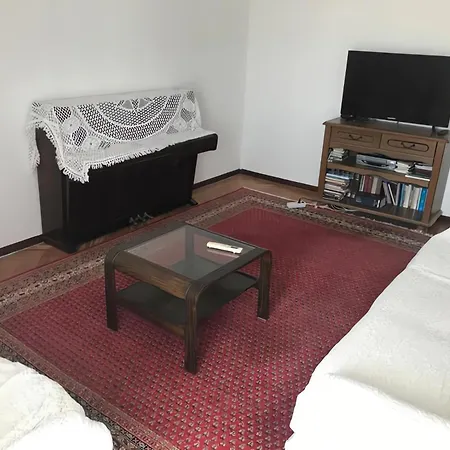 Spacious 2-bedroom Split