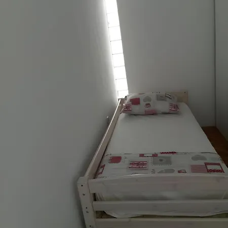 Spacious 2-bedroom Apartment Split