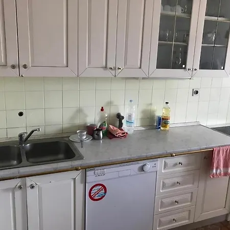 Spacious 2-bedroom Apartment Split